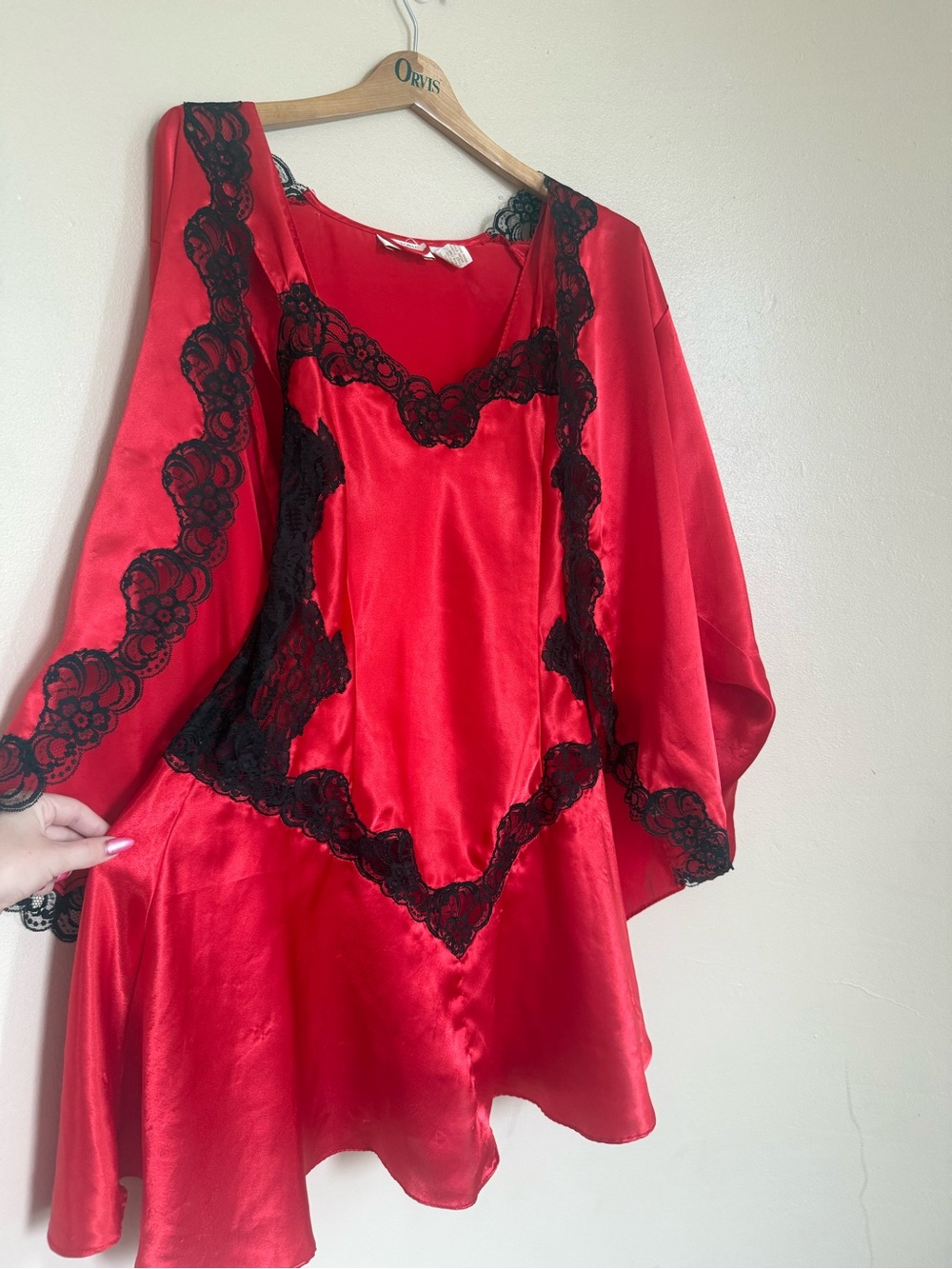 Victoria’s Secret Vintage Valentine’s Day Rare Red Heart Set w/ Robe & Chemise - Picture 2 of 13